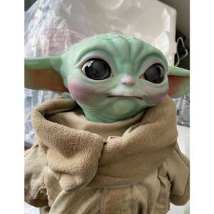 Sideshow The Child Mandalorian Life Size Statue